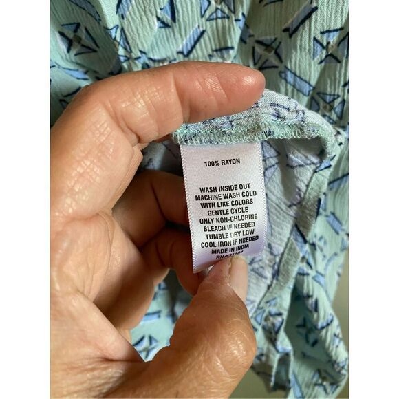 Wonderly Multi Geo Long Sleeve Split Neck Blouse Size XL - Picture 7 of 8